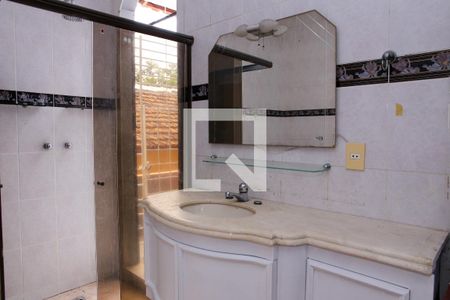 Casa à venda com 180m², 4 quartos e 7 vagas Casa à venda com 180m², 4 quartos e 7 vagasBanheiro / Closet do Quarto 1 - Suíte (2º Andar)