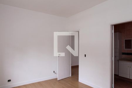 Casa à venda com 180m², 4 quartos e 7 vagas Casa à venda com 180m², 4 quartos e 7 vagasQuarto 2 - Suíte (2º Andar)