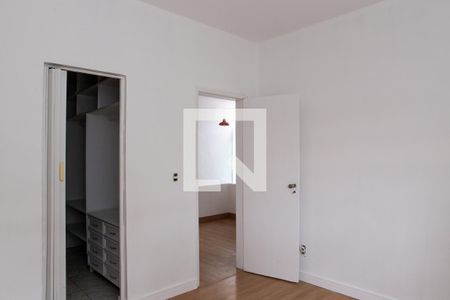 Casa à venda com 180m², 4 quartos e 7 vagas Casa à venda com 180m², 4 quartos e 7 vagasQuarto 3 - Suíte (2º Andar)