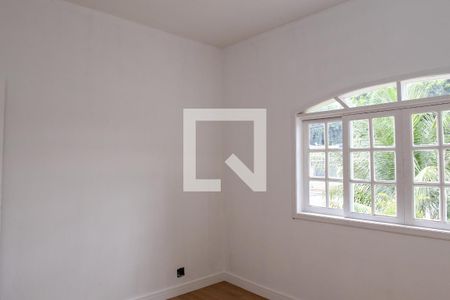 Casa à venda com 180m², 4 quartos e 7 vagas Casa à venda com 180m², 4 quartos e 7 vagasQuarto 3 - Suíte (2º Andar)