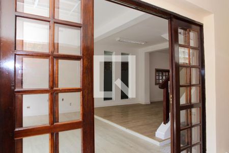 Casa à venda com 180m², 4 quartos e 7 vagas Casa à venda com 180m², 4 quartos e 7 vagasCorredor Entrada (1º Andar)