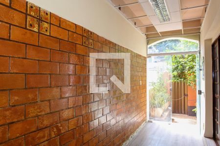 Casa à venda com 180m², 4 quartos e 7 vagas Casa à venda com 180m², 4 quartos e 7 vagasCorredor Entrada (1º Andar)