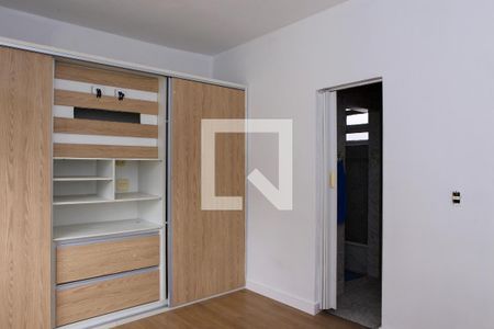 Casa à venda com 180m², 4 quartos e 7 vagas Casa à venda com 180m², 4 quartos e 7 vagasQuarto 3 - Suíte (2º Andar)