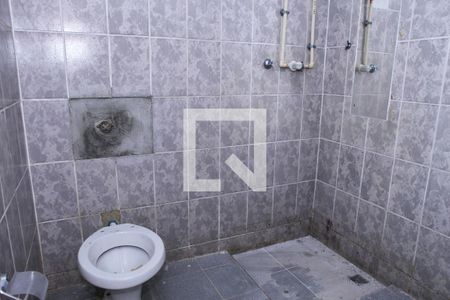 Casa à venda com 180m², 4 quartos e 7 vagas Casa à venda com 180m², 4 quartos e 7 vagasBanheiro de Serviço (1º Andar)