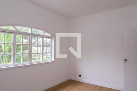 Casa à venda com 180m², 4 quartos e 7 vagas Casa à venda com 180m², 4 quartos e 7 vagasQuarto 2 - Suíte (2º Andar)