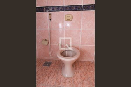 Casa à venda com 180m², 4 quartos e 7 vagas Casa à venda com 180m², 4 quartos e 7 vagasBanheiro do Quarto 2 - Suíte (2º Andar)