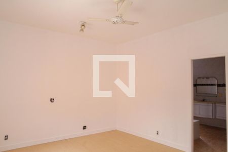 Casa à venda com 180m², 4 quartos e 7 vagas Casa à venda com 180m², 4 quartos e 7 vagasQuarto 1 - Suíte (2º Andar)