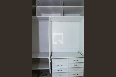 Casa à venda com 180m², 4 quartos e 7 vagas Casa à venda com 180m², 4 quartos e 7 vagasBanheiro / Closet do Quarto 3 - Suíte (2º Andar)