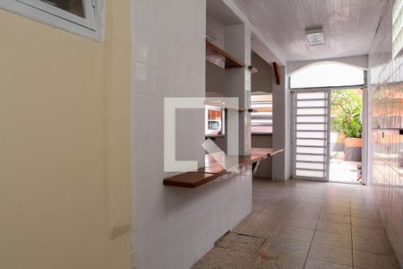 Casa à venda com 180m², 4 quartos e 7 vagas Casa à venda com 180m², 4 quartos e 7 vagasCorredor Entrada (1º Andar)