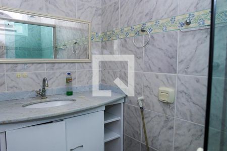 Casa à venda com 180m², 4 quartos e 7 vagas Casa à venda com 180m², 4 quartos e 7 vagasBanheiro / Closet do Quarto 3 - Suíte (2º Andar)