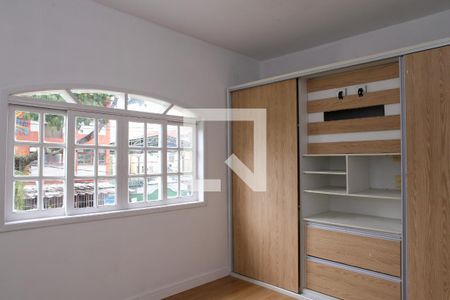 Casa à venda com 180m², 4 quartos e 7 vagas Casa à venda com 180m², 4 quartos e 7 vagasQuarto 3 - Suíte (2º Andar)