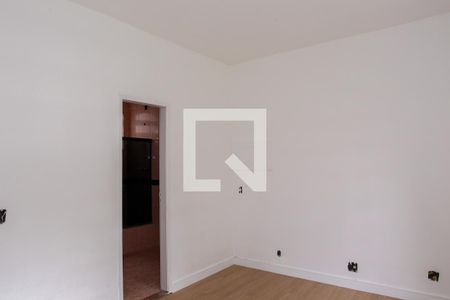 Casa à venda com 180m², 4 quartos e 7 vagas Casa à venda com 180m², 4 quartos e 7 vagasQuarto 2 - Suíte (2º Andar)