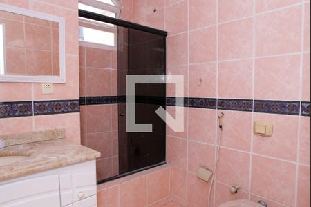 Casa à venda com 180m², 4 quartos e 7 vagas Casa à venda com 180m², 4 quartos e 7 vagasBanheiro do Quarto 2 - Suíte (2º Andar)