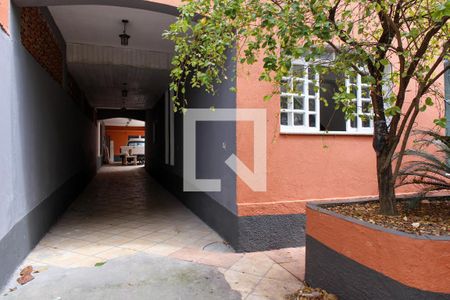 Casa à venda com 180m², 4 quartos e 7 vagas Casa à venda com 180m², 4 quartos e 7 vagasJardim / Quintal da Frente
