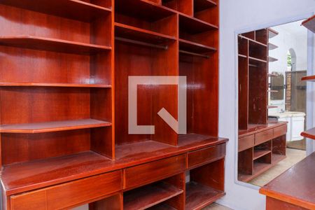 Casa à venda com 180m², 4 quartos e 7 vagas Casa à venda com 180m², 4 quartos e 7 vagasBanheiro / Closet do Quarto 1 - Suíte (2º Andar)