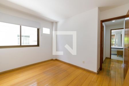 Apartamento à venda com 160m², 3 quartos e 2 vagasQuarto 2