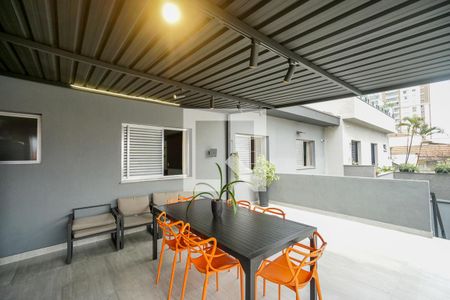 Casa à venda com 200m², 3 quartos e 3 vagas Casa à venda com 200m², 3 quartos e 3 vagasTerraço