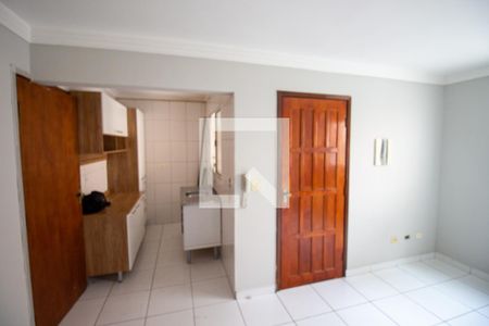 Sala de casa de condomínio para alugar com 2 quartos, 65m² em Vila Campanela, São Paulo