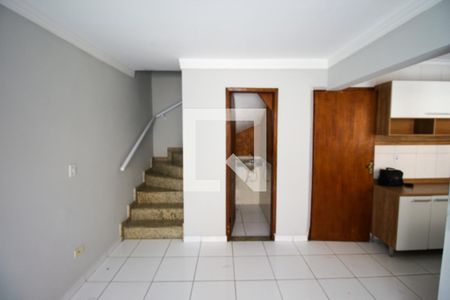 Sala de casa de condomínio para alugar com 2 quartos, 65m² em Vila Campanela, São Paulo