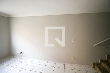 Sala de casa de condomínio para alugar com 2 quartos, 65m² em Vila Campanela, São Paulo