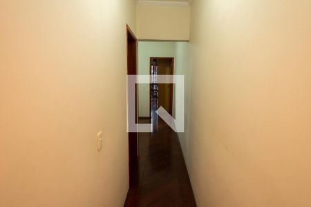 Casa à venda com 199m², 3 quartos e 2 vagas Casa à venda com 199m², 3 quartos e 2 vagasCorredor - Quartos