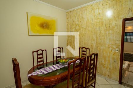 Casa à venda com 199m², 3 quartos e 2 vagas Casa à venda com 199m², 3 quartos e 2 vagasSala de Jantar