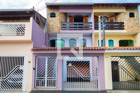 Casa à venda com 320m², 3 quartos e 5 vagas Casa à venda com 320m², 3 quartos e 5 vagasFachada