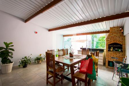 Casa à venda com 320m², 3 quartos e 5 vagas Casa à venda com 320m², 3 quartos e 5 vagasÁrea de serviço/Espaço gourmet