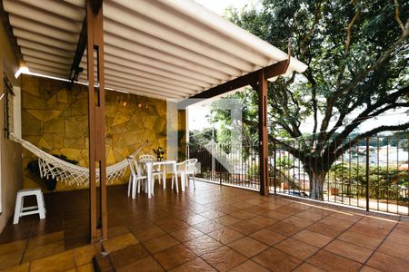 Casa à venda com 250m², 4 quartos e 2 vagasVaranda