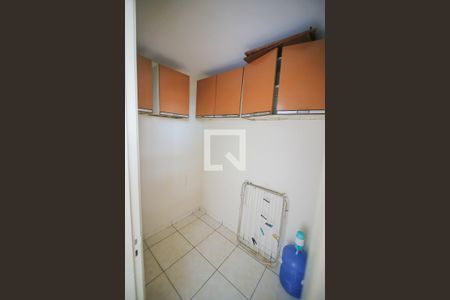 Apartamento à venda com 68m², 2 quartos e 1 vaga Apartamento à venda com 68m², 2 quartos e 1 vagaQuarto Serviço