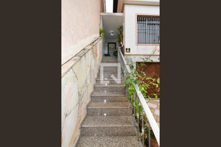 Casa à venda com 103m², 3 quartos e 2 vagas Casa à venda com 103m², 3 quartos e 2 vagasEscada