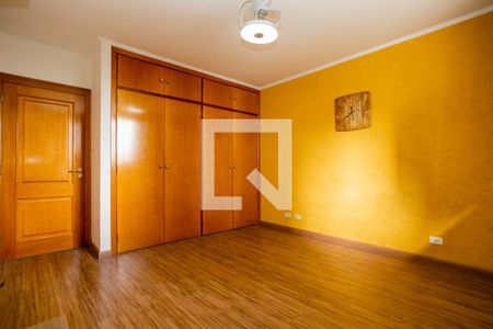 Casa à venda com 600m², 4 quartos e 5 vagas Casa à venda com 600m², 4 quartos e 5 vagasQuarto 1