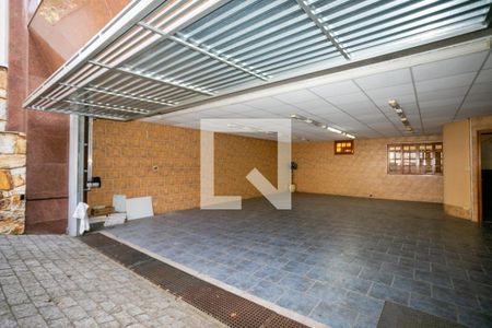 Casa à venda com 600m², 4 quartos e 5 vagas Casa à venda com 600m², 4 quartos e 5 vagasGaragem