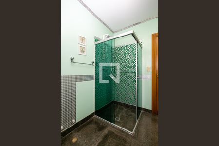 Casa à venda com 600m², 4 quartos e 5 vagas Casa à venda com 600m², 4 quartos e 5 vagasBanheiro social