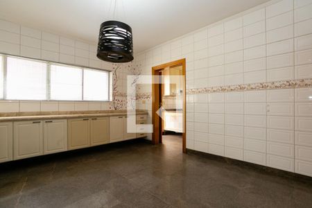 Casa à venda com 600m², 4 quartos e 5 vagas Casa à venda com 600m², 4 quartos e 5 vagasCopa