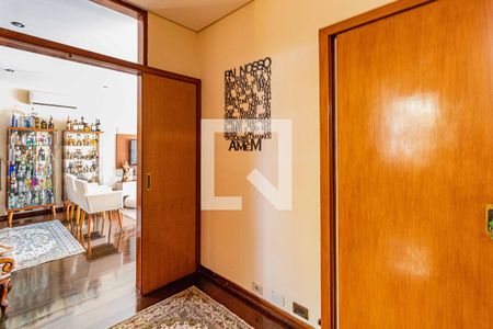 Casa à venda com 350m², 4 quartos e 3 vagasHall