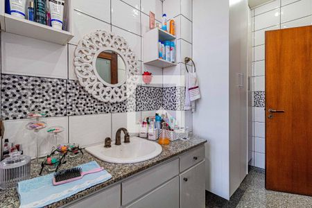 Casa à venda com 350m², 4 quartos e 3 vagasSuite 1 - Banheiro