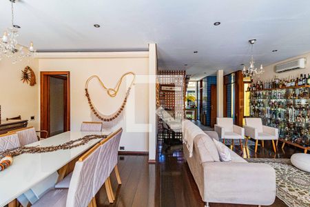 Casa à venda com 350m², 4 quartos e 3 vagasSala