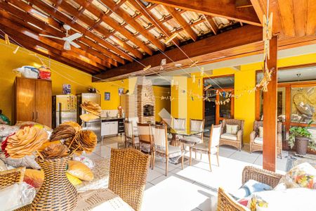 Casa à venda com 350m², 4 quartos e 3 vagasChurrasqueira