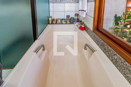 Casa à venda com 350m², 4 quartos e 3 vagasSuite 1 - Banheiro