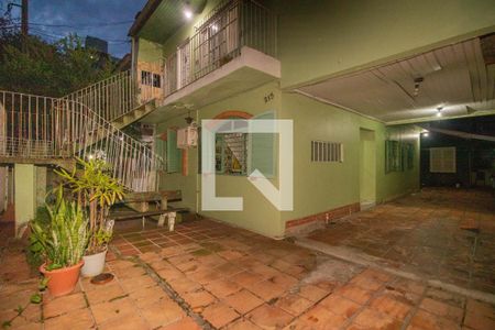 Casa à venda com 190m², 3 quartos e 4 vagasPátio - Garagem