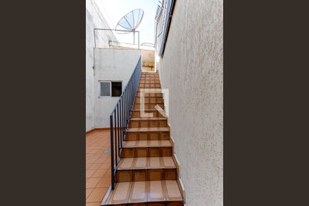 Casa à venda com 130m², 2 quartos e 2 vagasEscada Área de Serviço