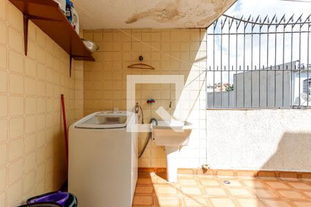 Casa à venda com 130m², 2 quartos e 2 vagasEscada Área de Serviço