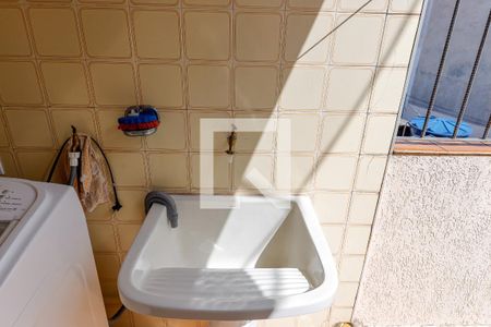 Casa à venda com 130m², 2 quartos e 2 vagasEscada Área de Serviço