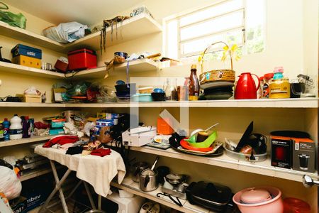 Casa à venda com 280m², 5 quartos e 6 vagasDespensa