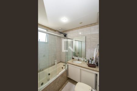 Apartamento à venda com 115m², 4 quartos e 2 vagas Apartamento à venda com 115m², 4 quartos e 2 vagasBanheiro da Suíte