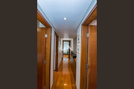 Apartamento à venda com 115m², 4 quartos e 2 vagas Apartamento à venda com 115m², 4 quartos e 2 vagasCorredor