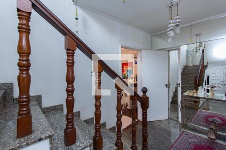 Hall Escada de casa para alugar com 3 quartos, 400m² em Vila Albertina, São Paulo