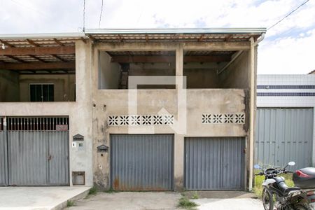 Casa à venda com 179m², 3 quartos e 2 vagasFachada