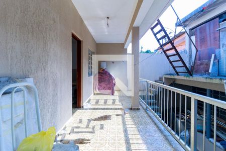 Casa à venda com 340m², 3 quartos e 6 vagas Casa à venda com 340m², 3 quartos e 6 vagasQuarto 2 - Varanda